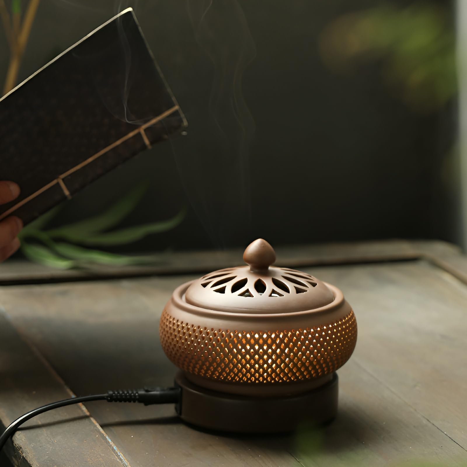 Amazon｜[Luvian]電気アロマポット 茶香炉 電気式 火を使わない プラグ